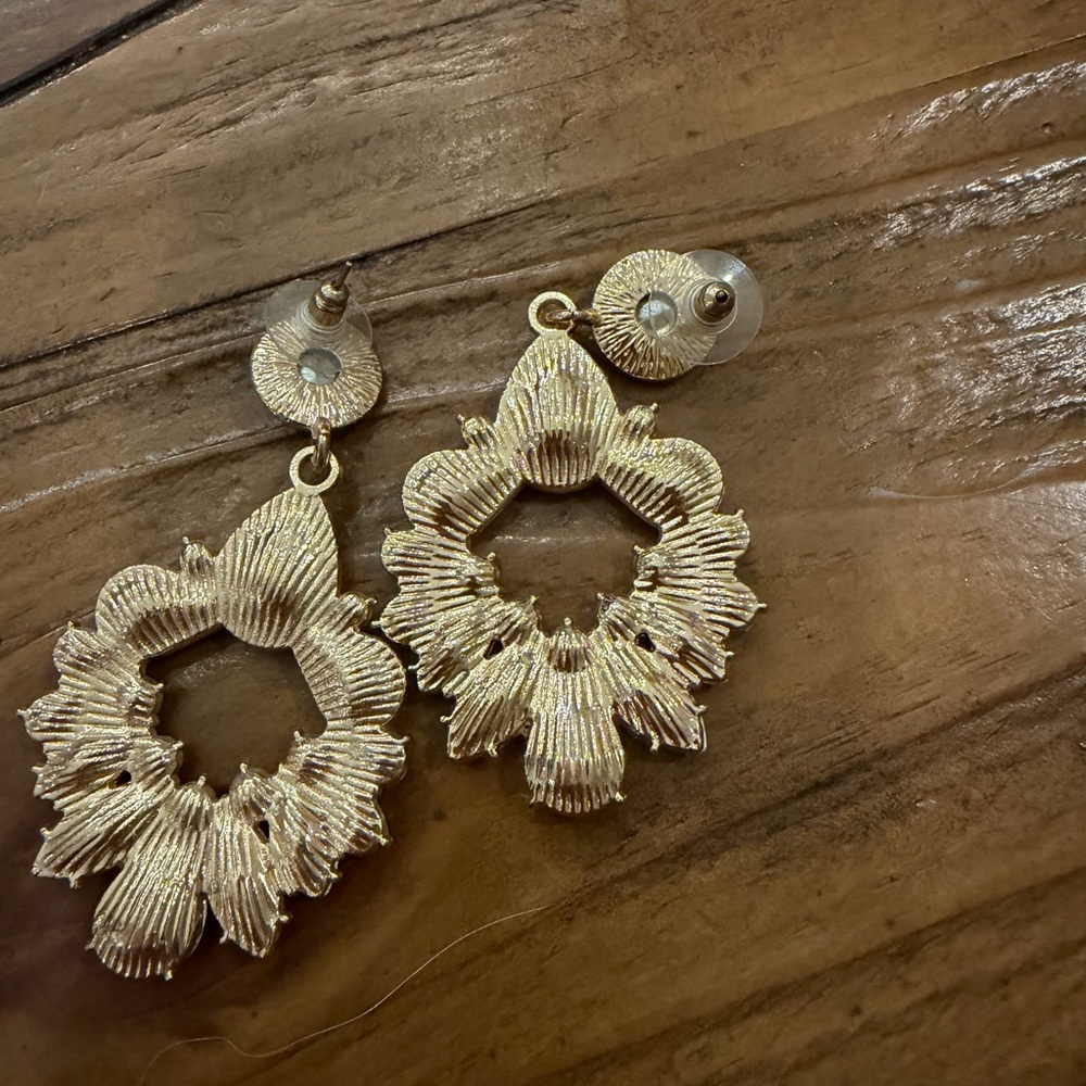 T.J.Maxx Gold and Peach Crystal Earrings - Picture 3 of 3